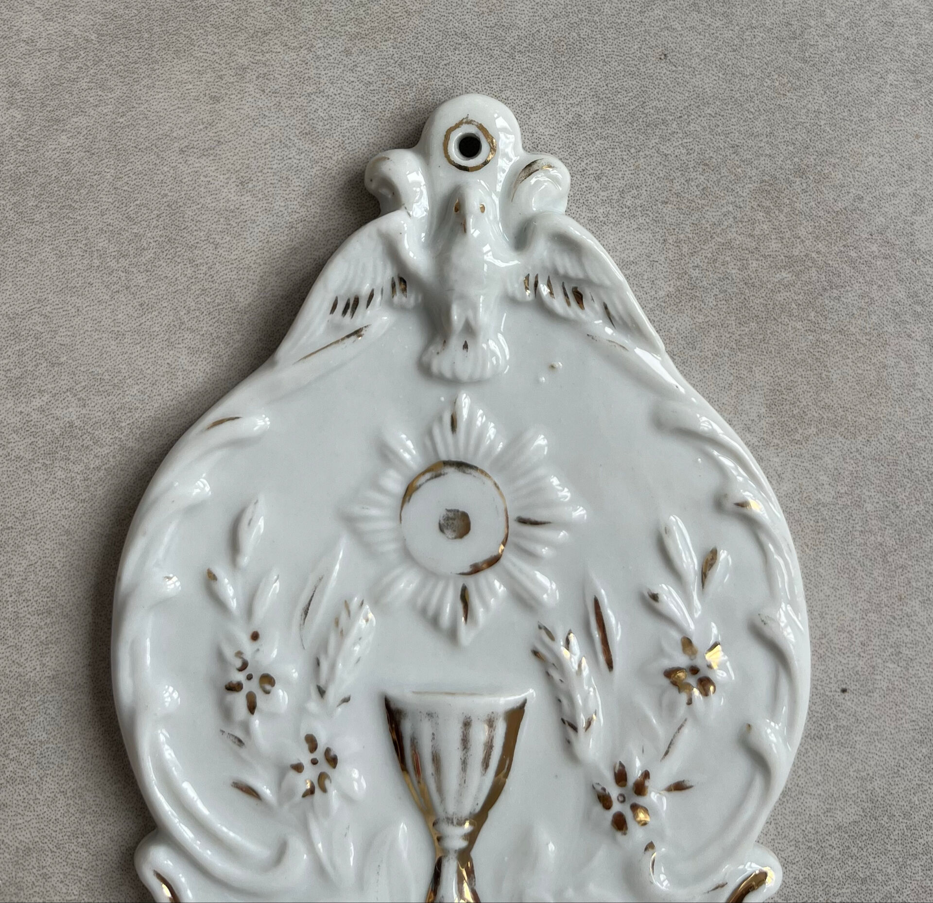 Bénitier en porcelaine « calice » fin XIXème