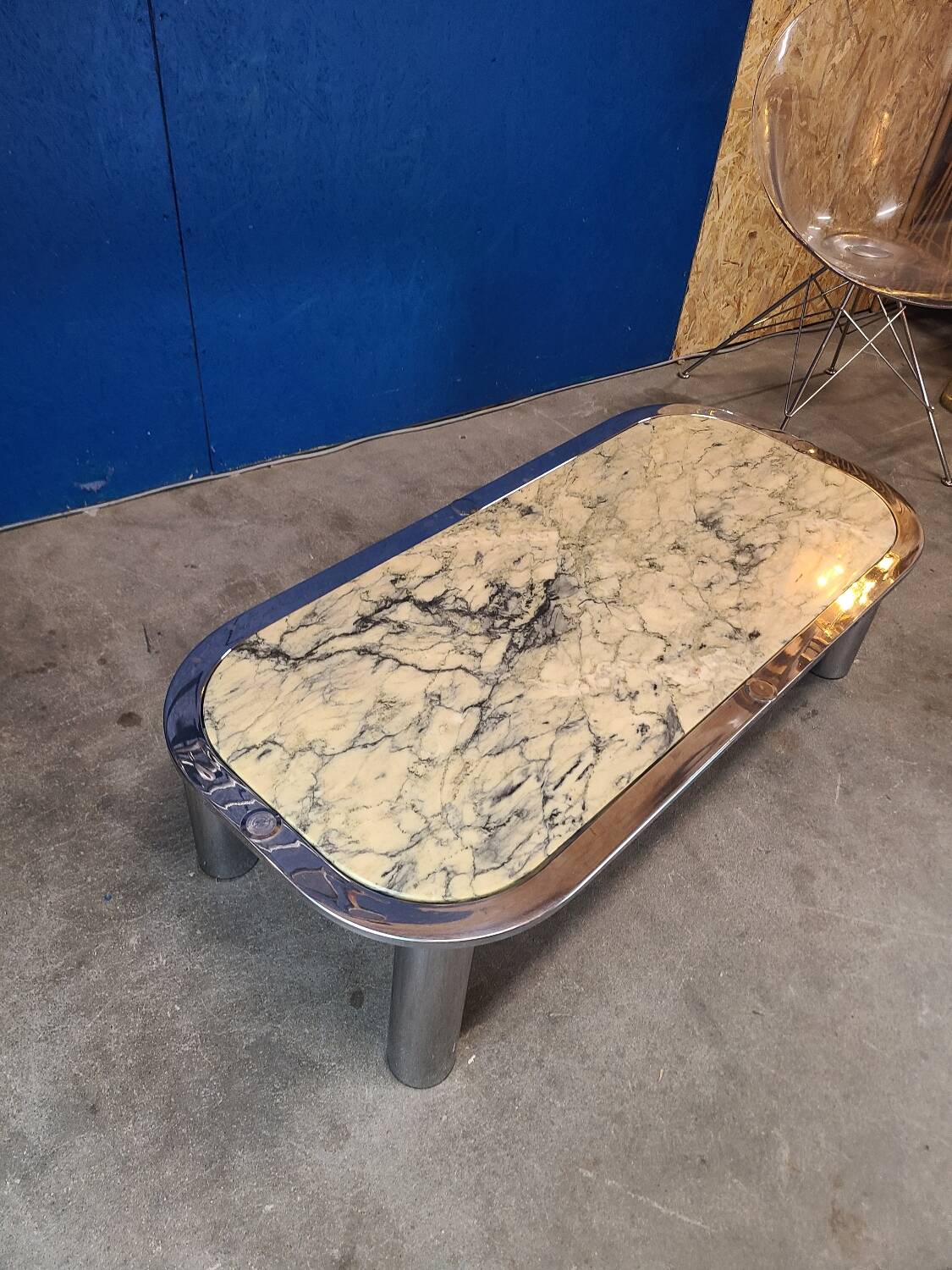 Italian design coffee table from the 70s, marble and chrome