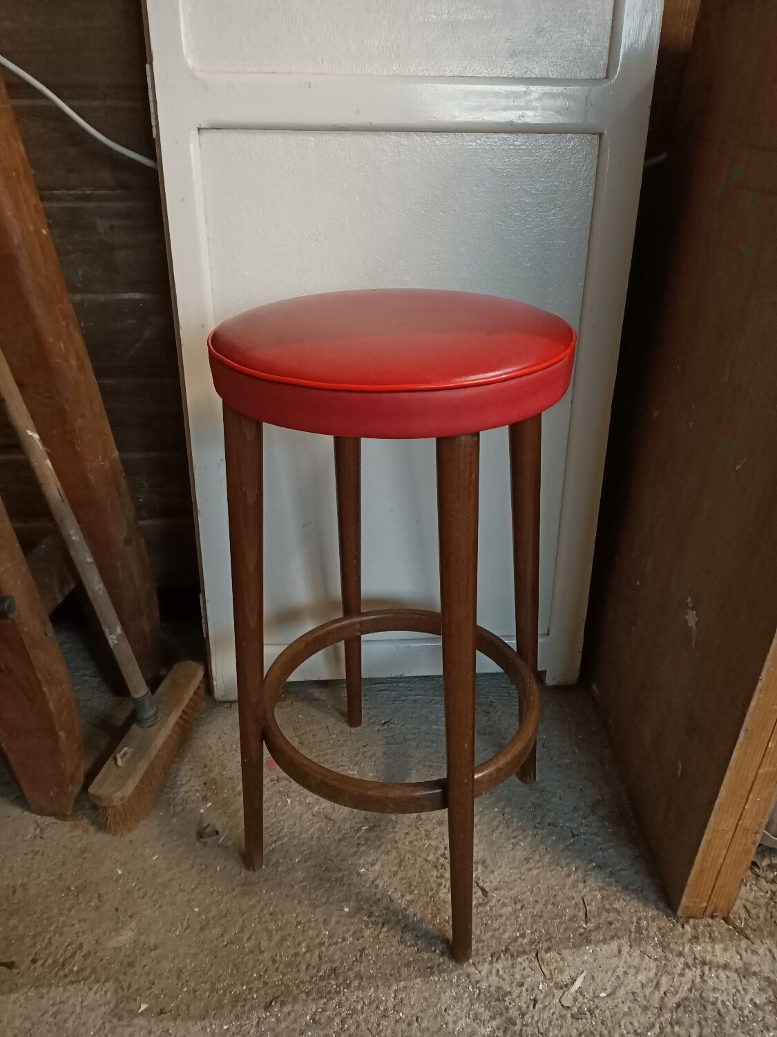 Baumann bar stool