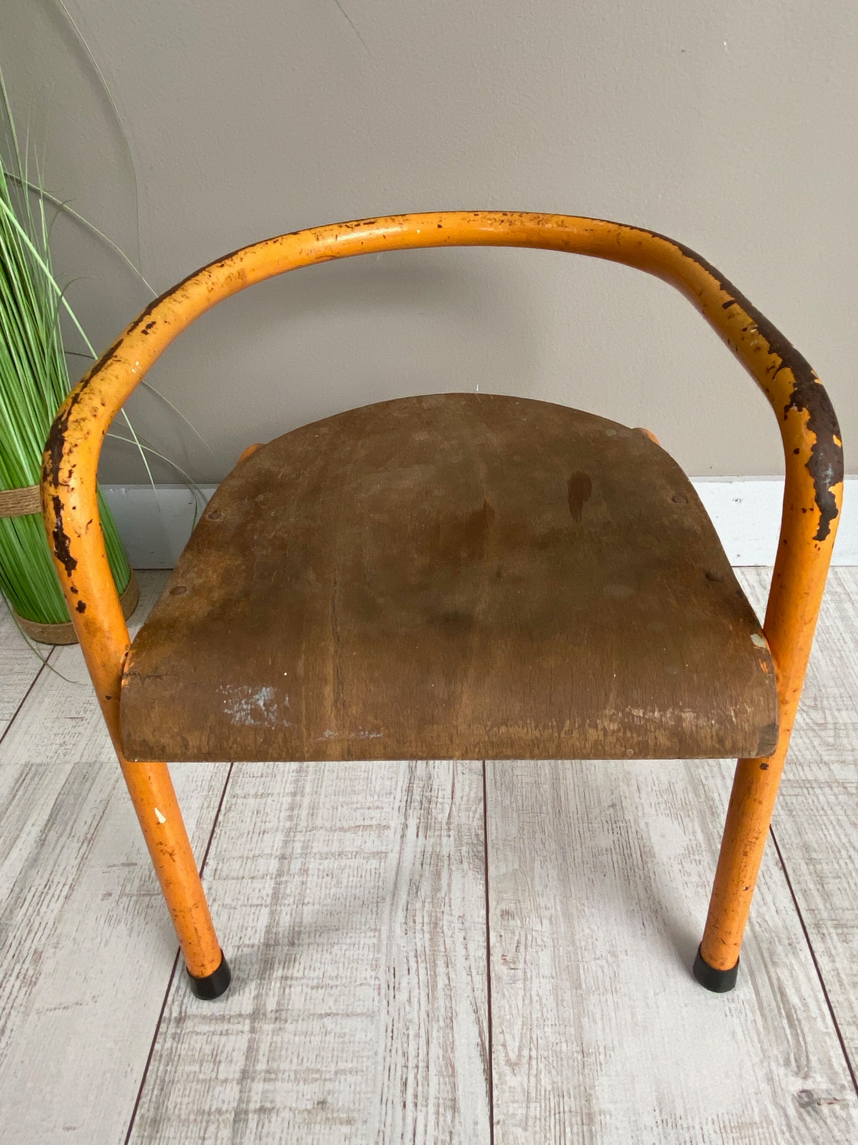 Chaise d'école maternelle