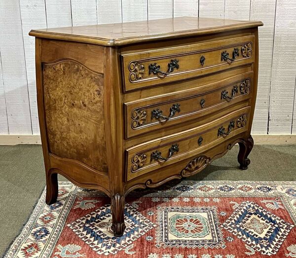 Commode de style Louis XV des années 1950 en merisier et loupe d'orme