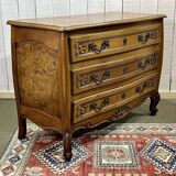 Commode de style Louis XV des années 1950 en merisier et loupe d'orme