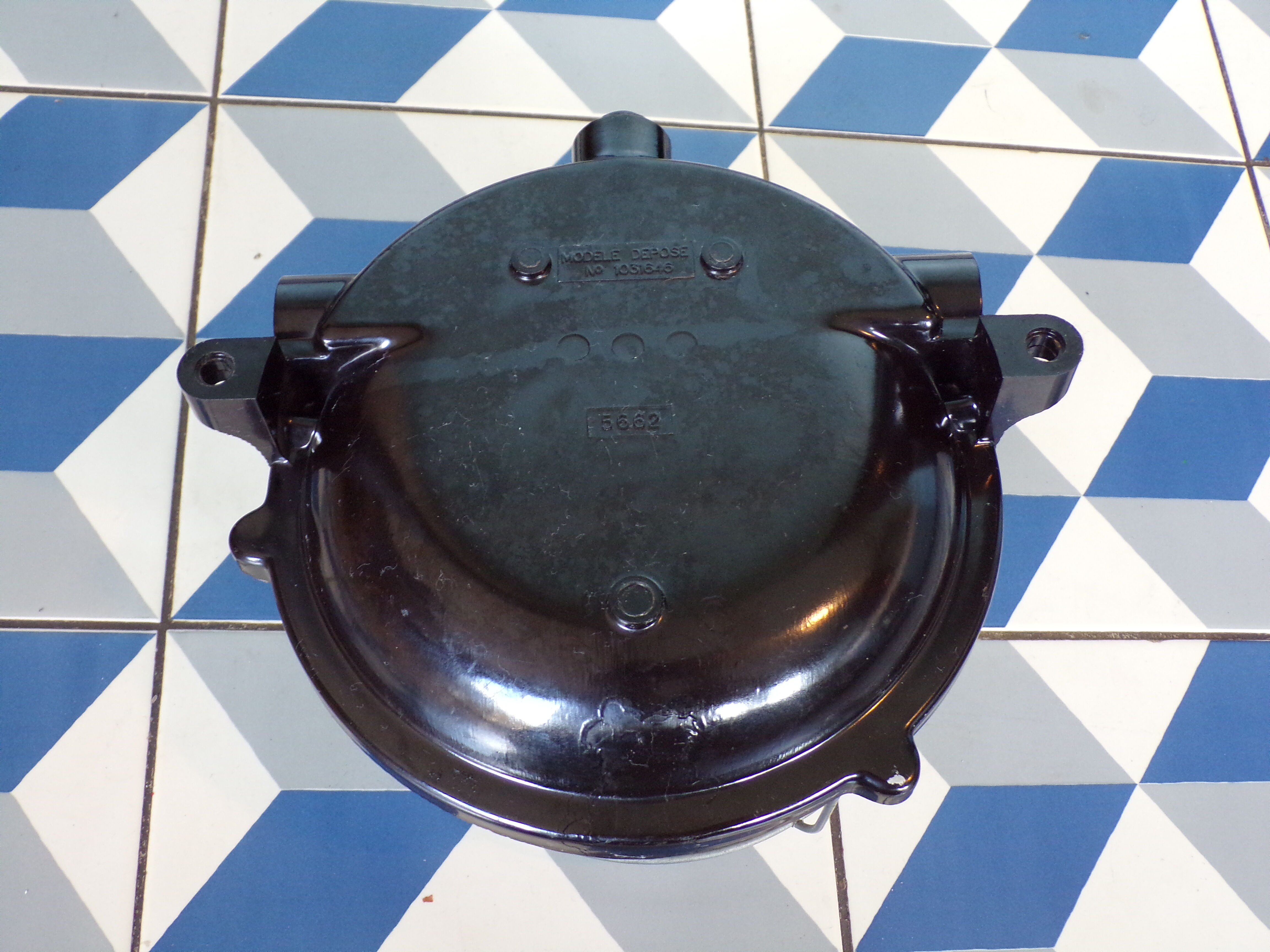 Bakelite porthole wall lamp