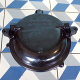 Bakelite porthole wall lamp