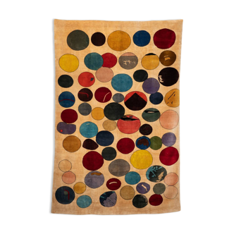 Tapis ou	tapisserie en	laine représentant des cercles colorés