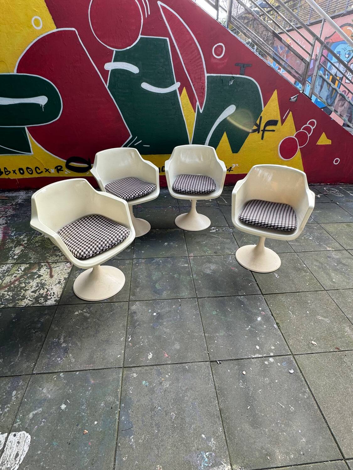 Series 4 tulip chairs