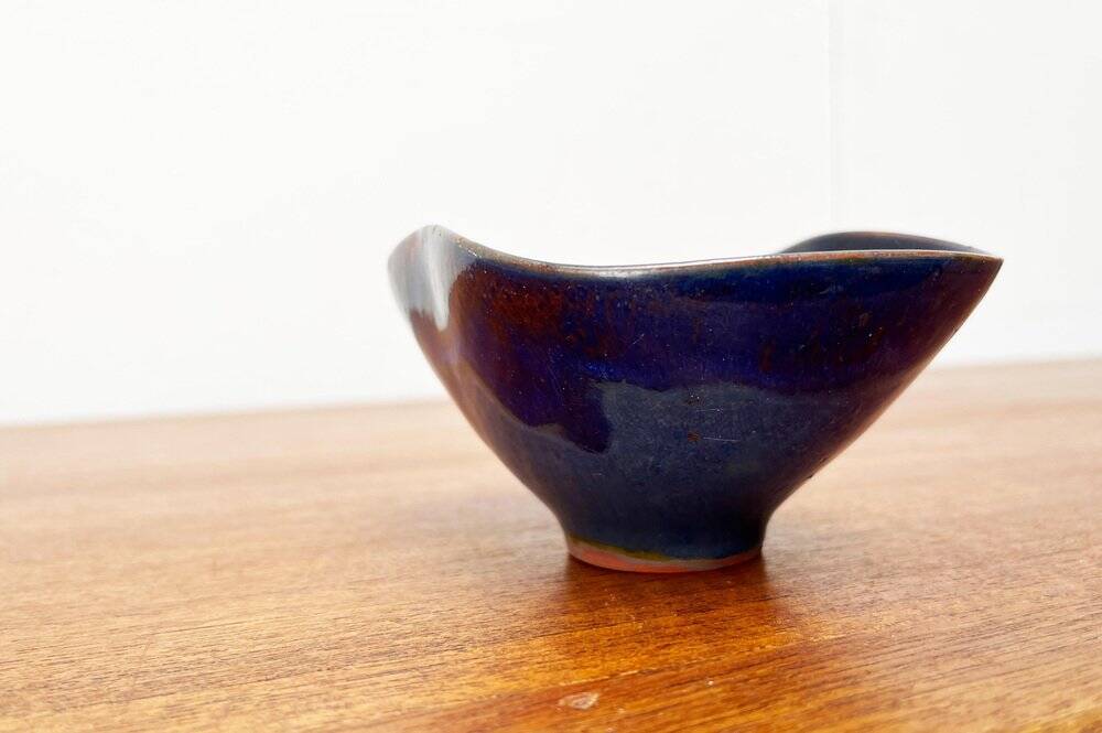 Mid-century German studio pottery bowl by Rainer Doss, 1960s.