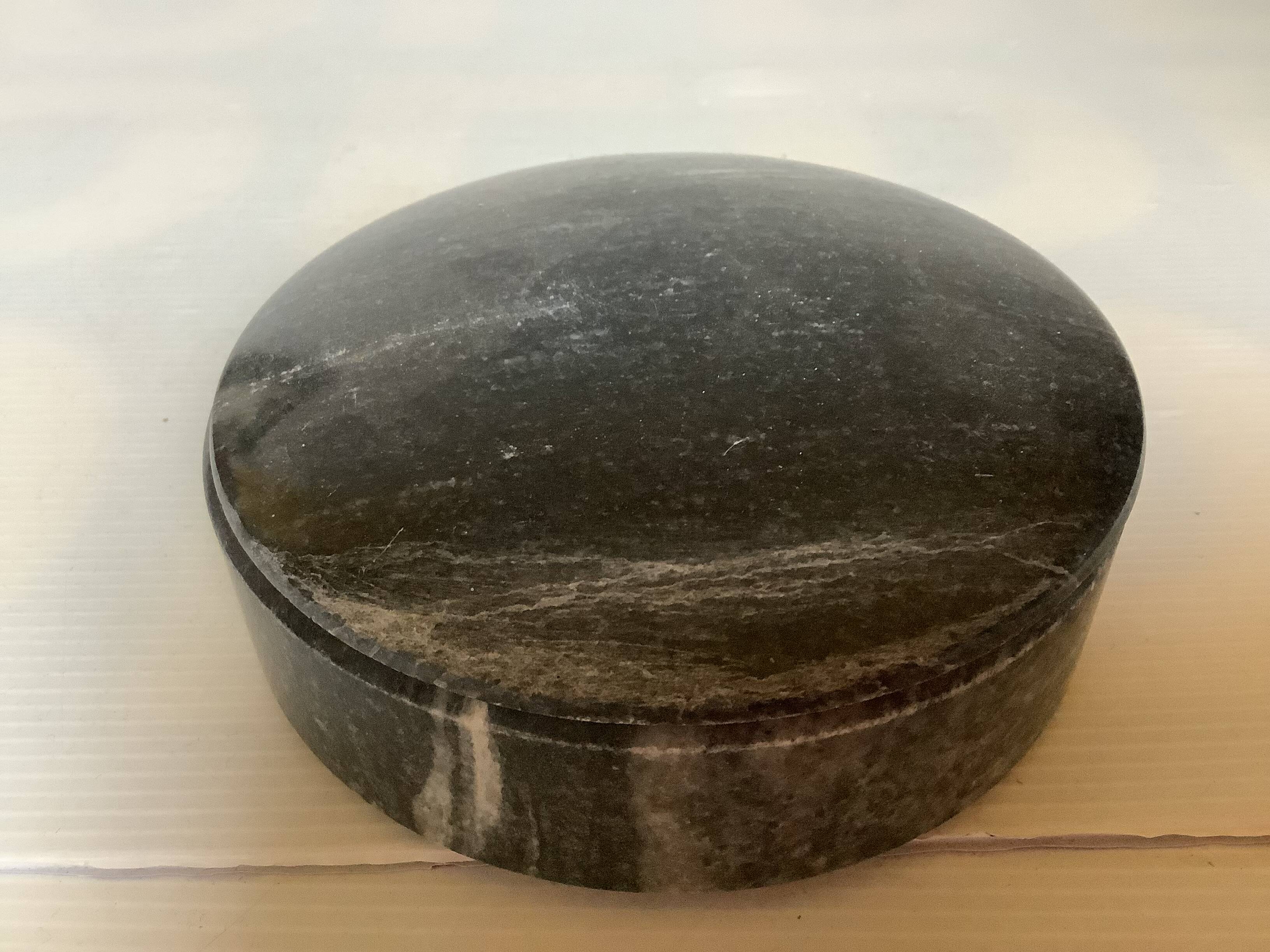 Trinket box in veined marble