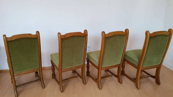 6 assises style Louis XIII en chêne et velours vert mousse , vers 1970