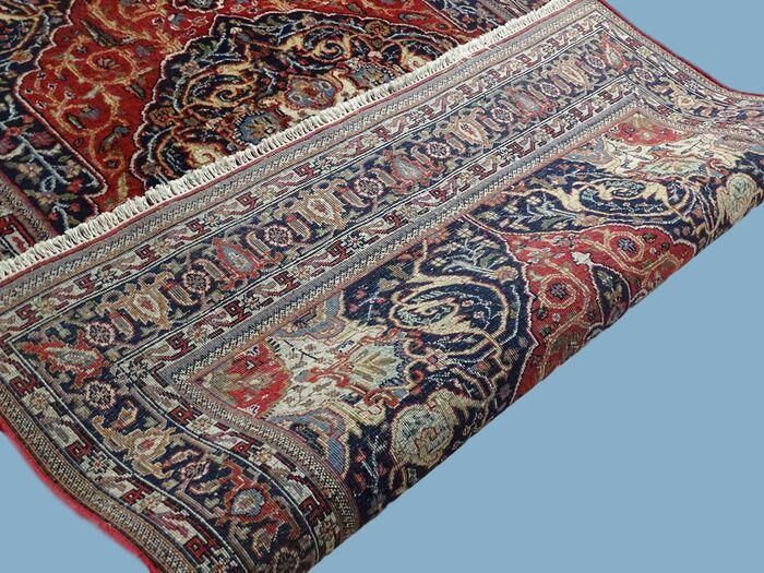 Persian Tabriz carpet, 135 cm x 195 cm, Iran, Hand knotted wool, 1980, perfect condition