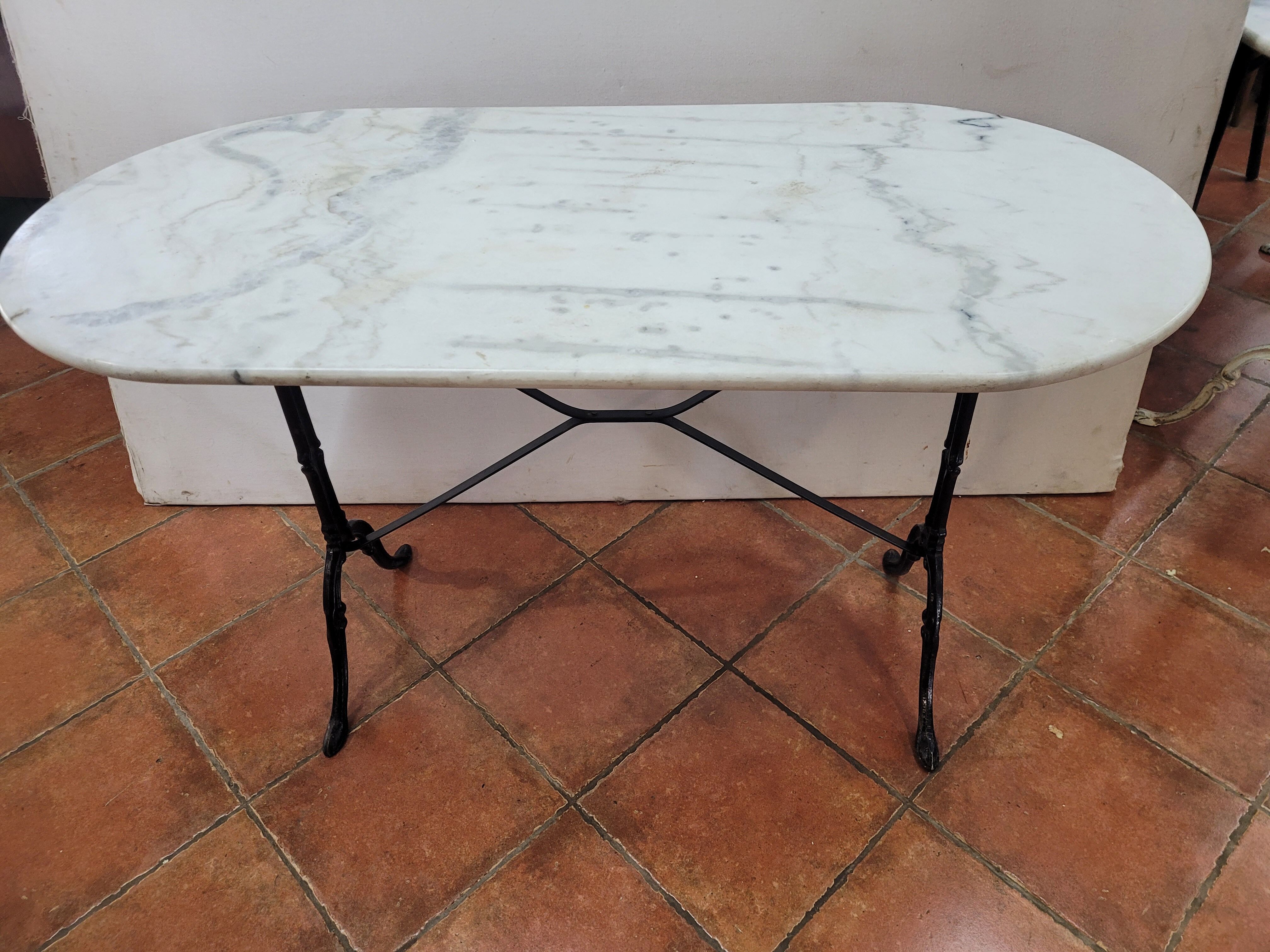 Table de bistrot dessus marbre