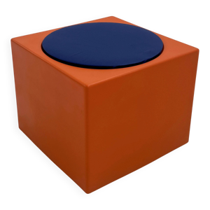 tabouret orange et bleu
