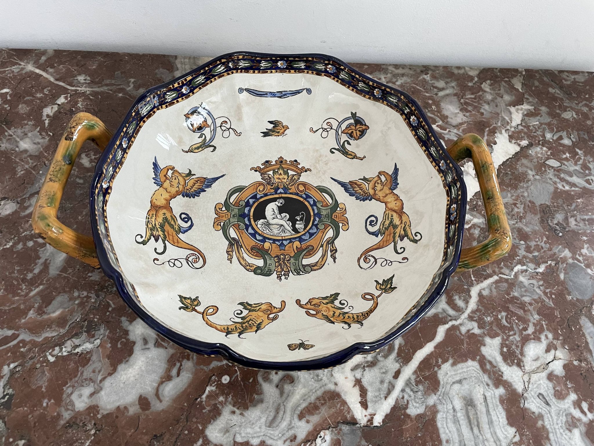 Plat, faïence de Gien, XIXème siècle, décor Renaissance