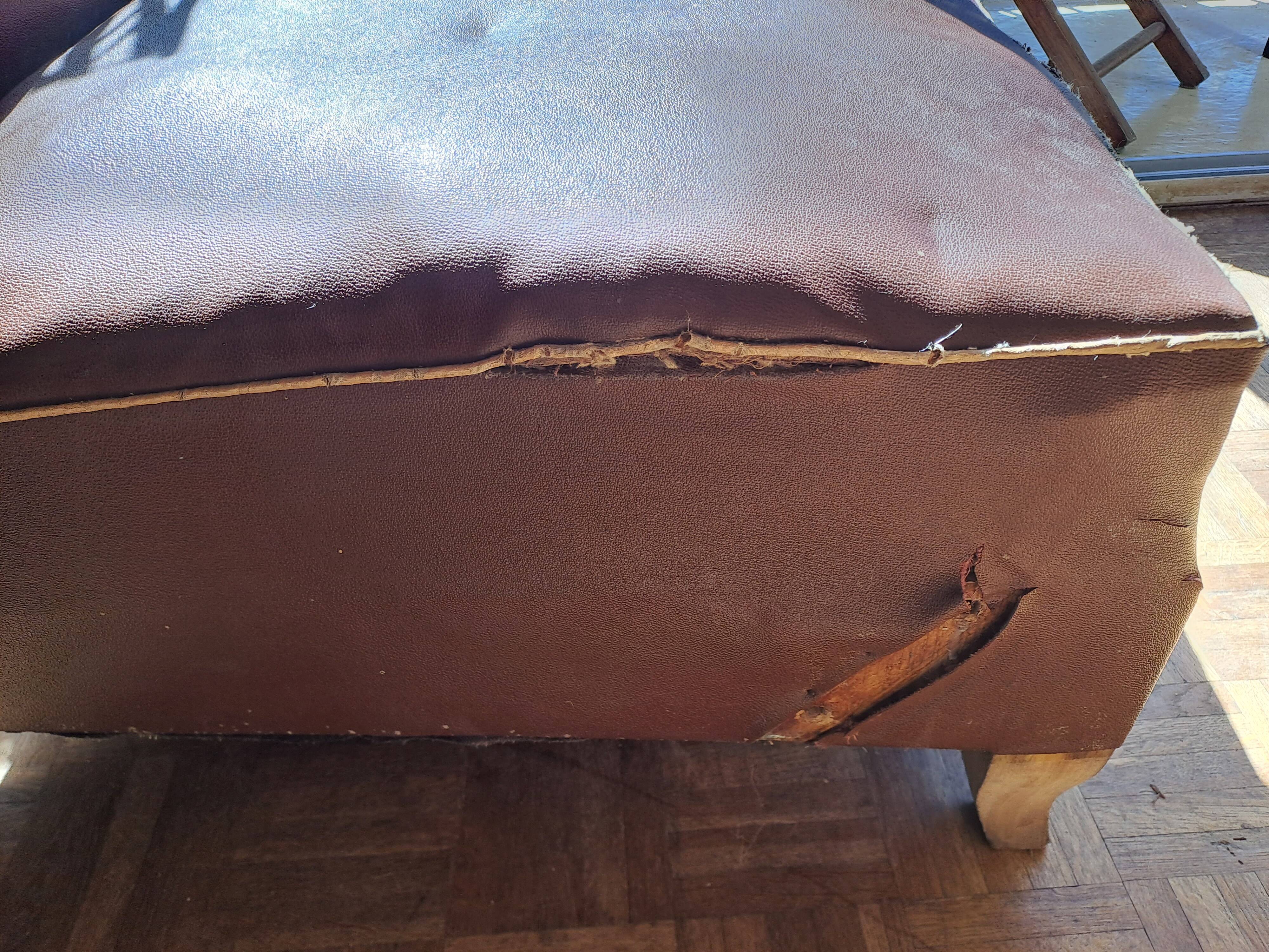 Fauteuil cuir art déco 1930 base bois