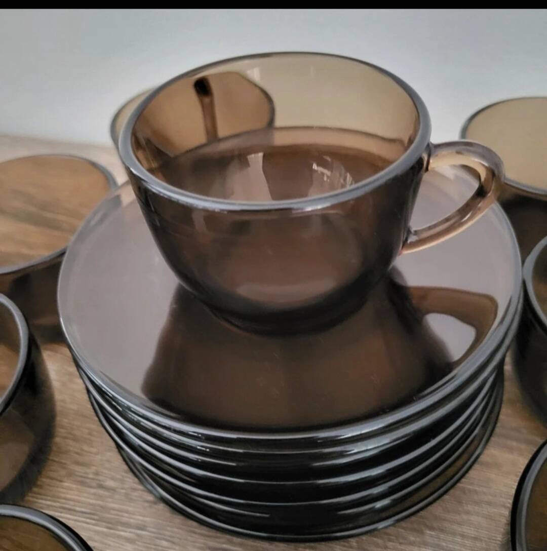 Vereco - 9 tasses et sous tasses verre fumé