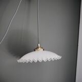 Serrated opaline suspension