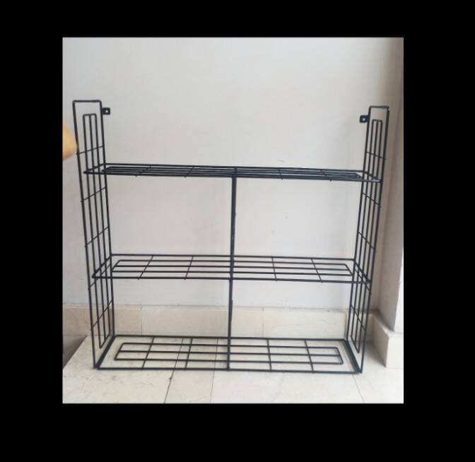 Minimalist floating shelf unit