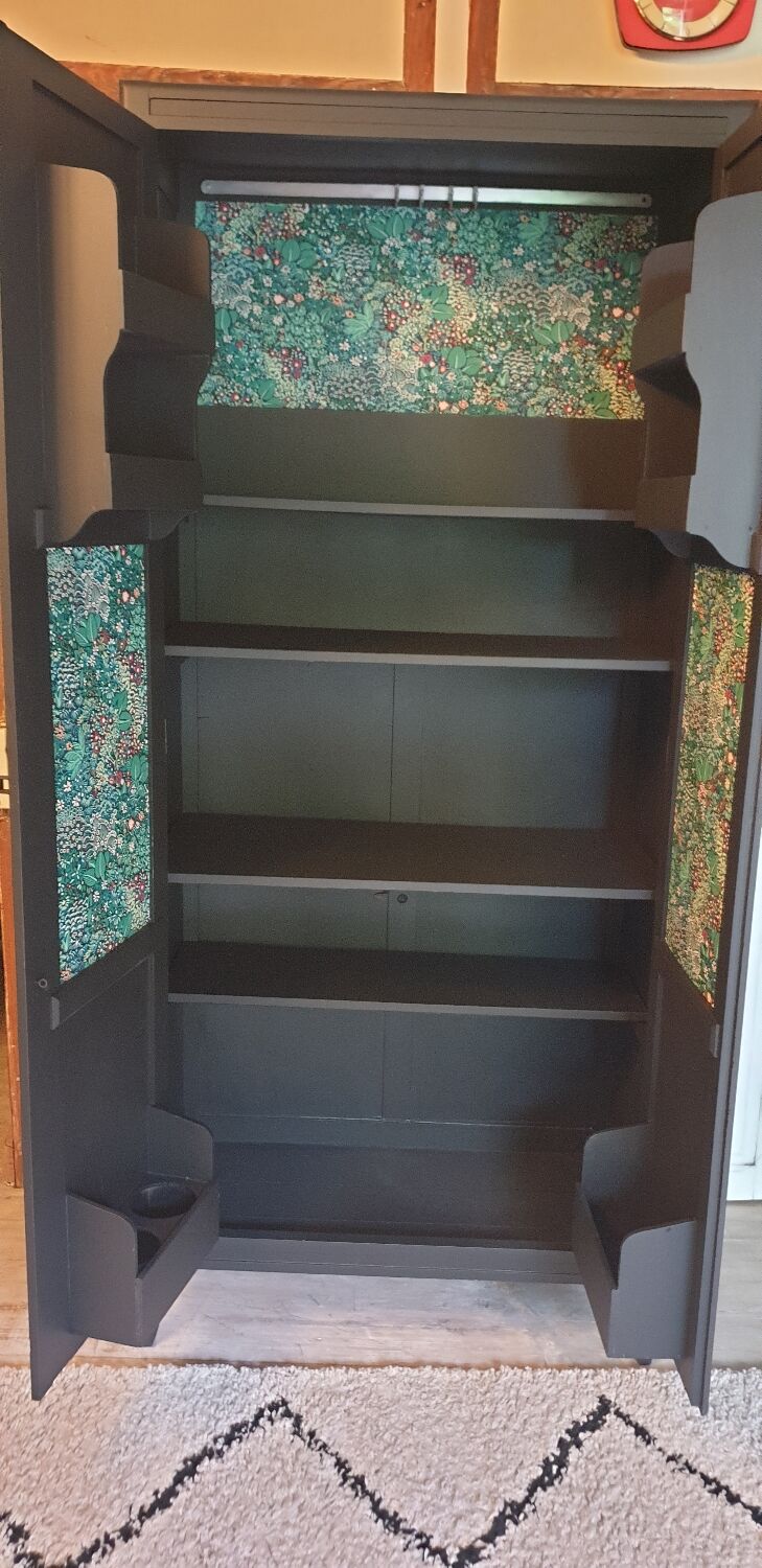 Parisian kitchen cabinet