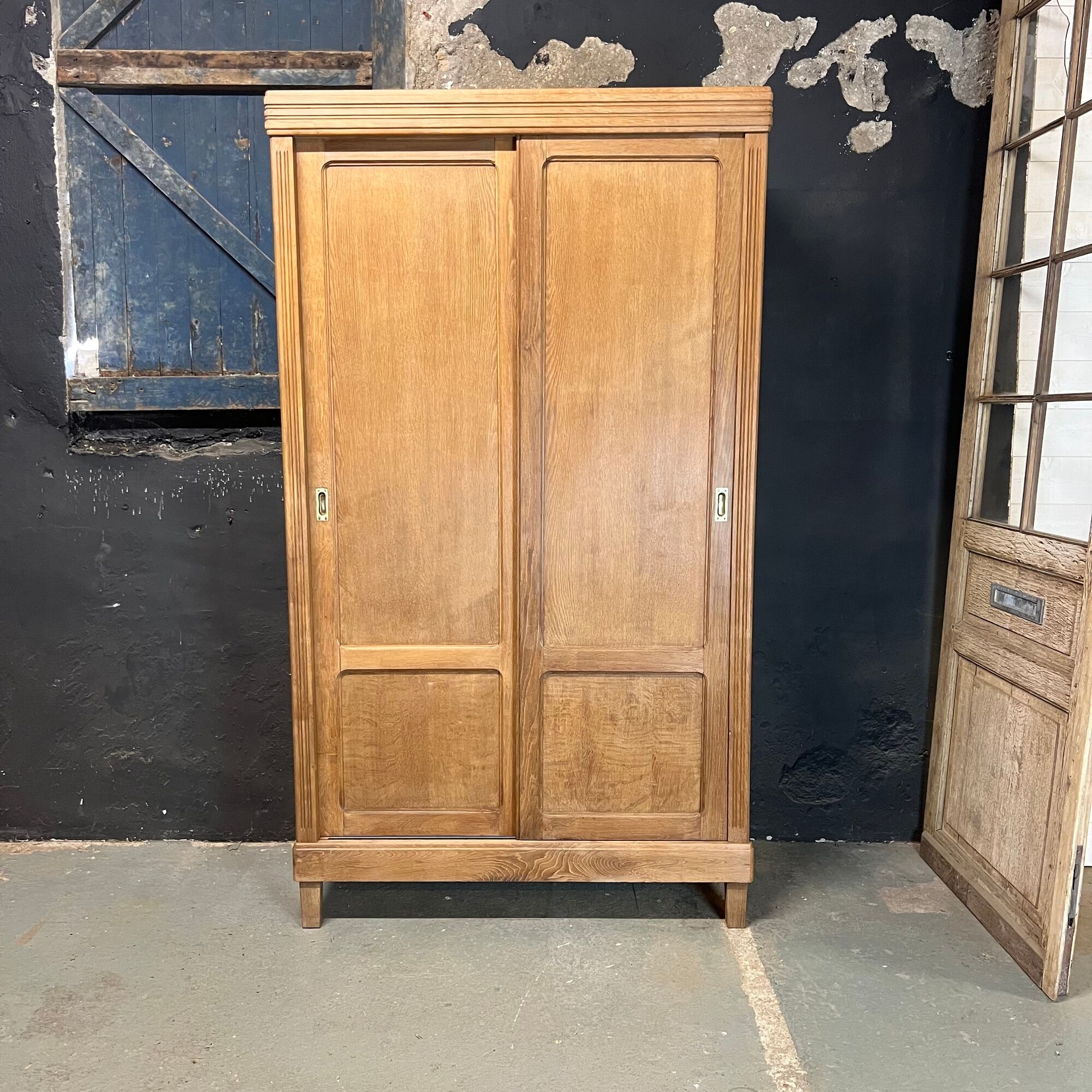 Vintage wardrobe wardrobe sliding oak
