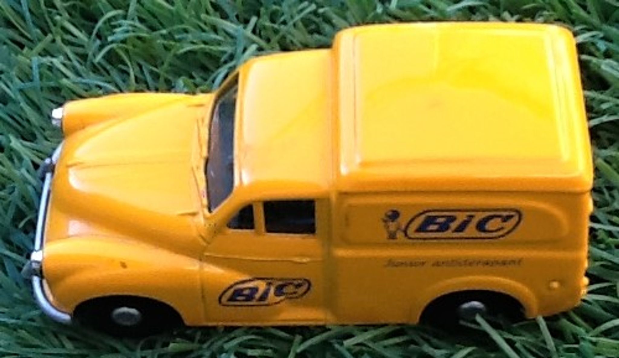 Morris1000 Van Miniature Car (1961) Bic Corgi Scale Advertising: 1/55th
