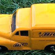 Morris1000 Van Miniature Car (1961) Bic Corgi Scale Advertising: 1/55th