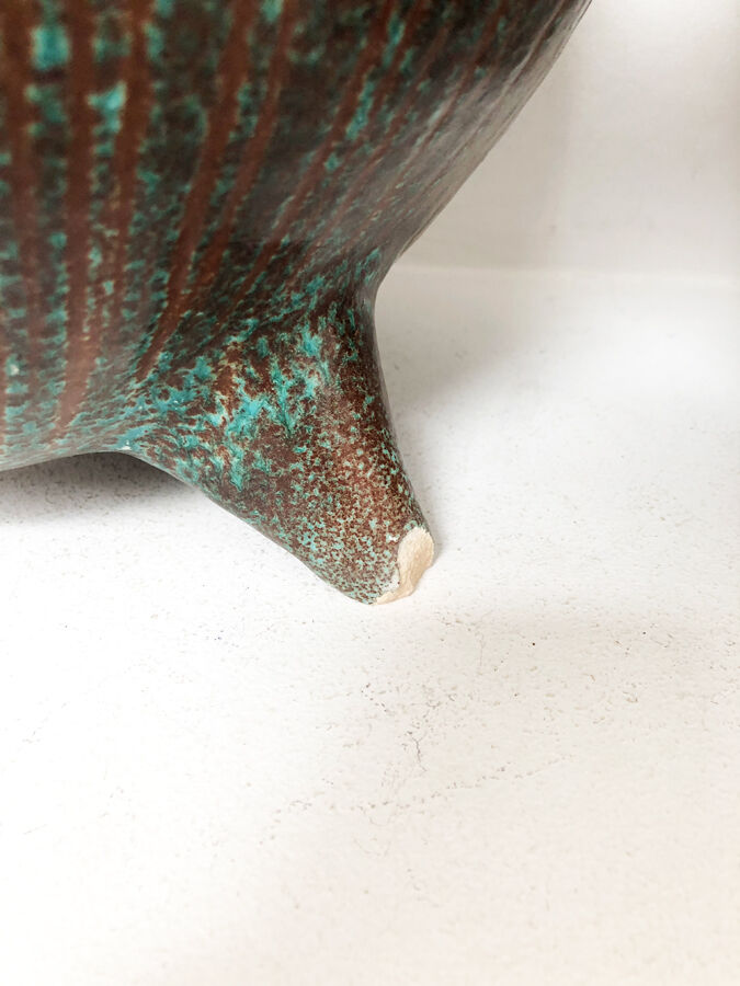 Tripod and zoomorphic pot caches - accolay, 1970