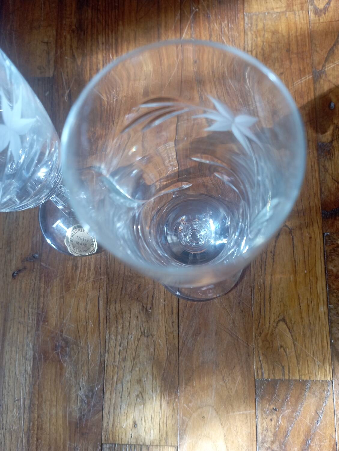 6 hand-cut crystal champagne flutes