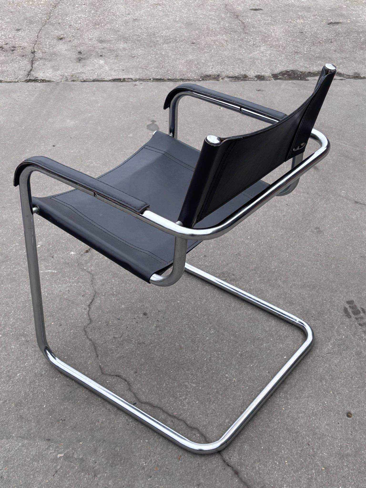 Set of 4 bauhaus cantilever chairs black leather and chrome design 80's