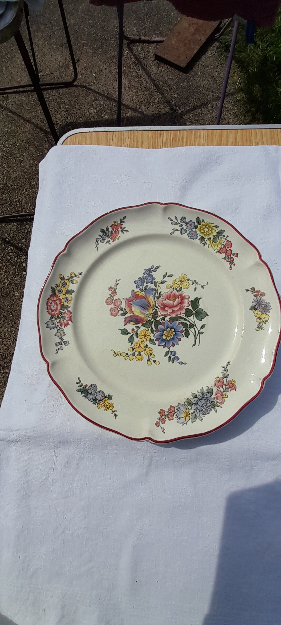 4 flat plates in Villeroy & Boch earthenware model flowers of Montclair diam 25 cm