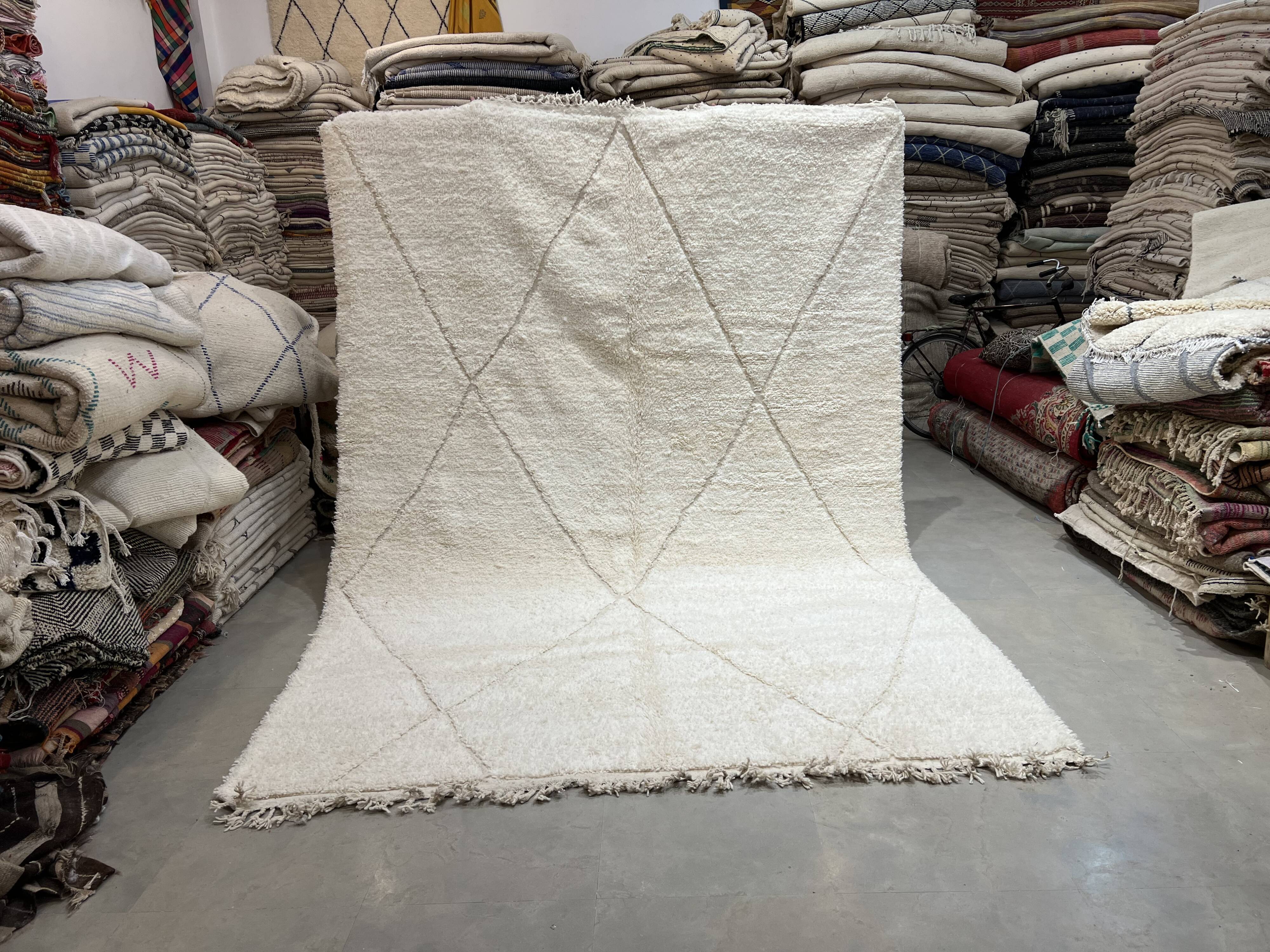 Blessed carpet Ouarain white/white 354x250cm