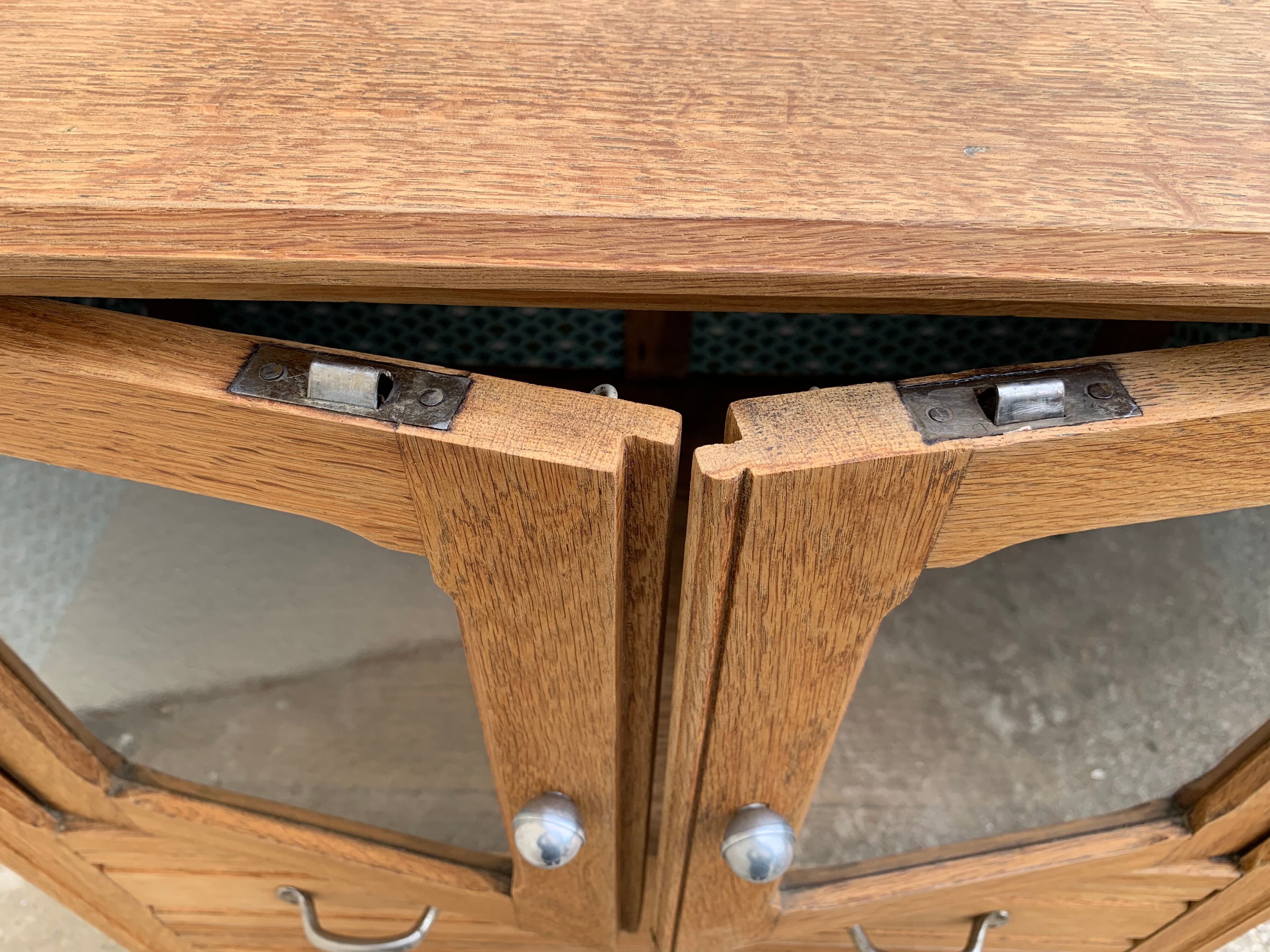 Buffet parisien vitré 1920 bois brut massif