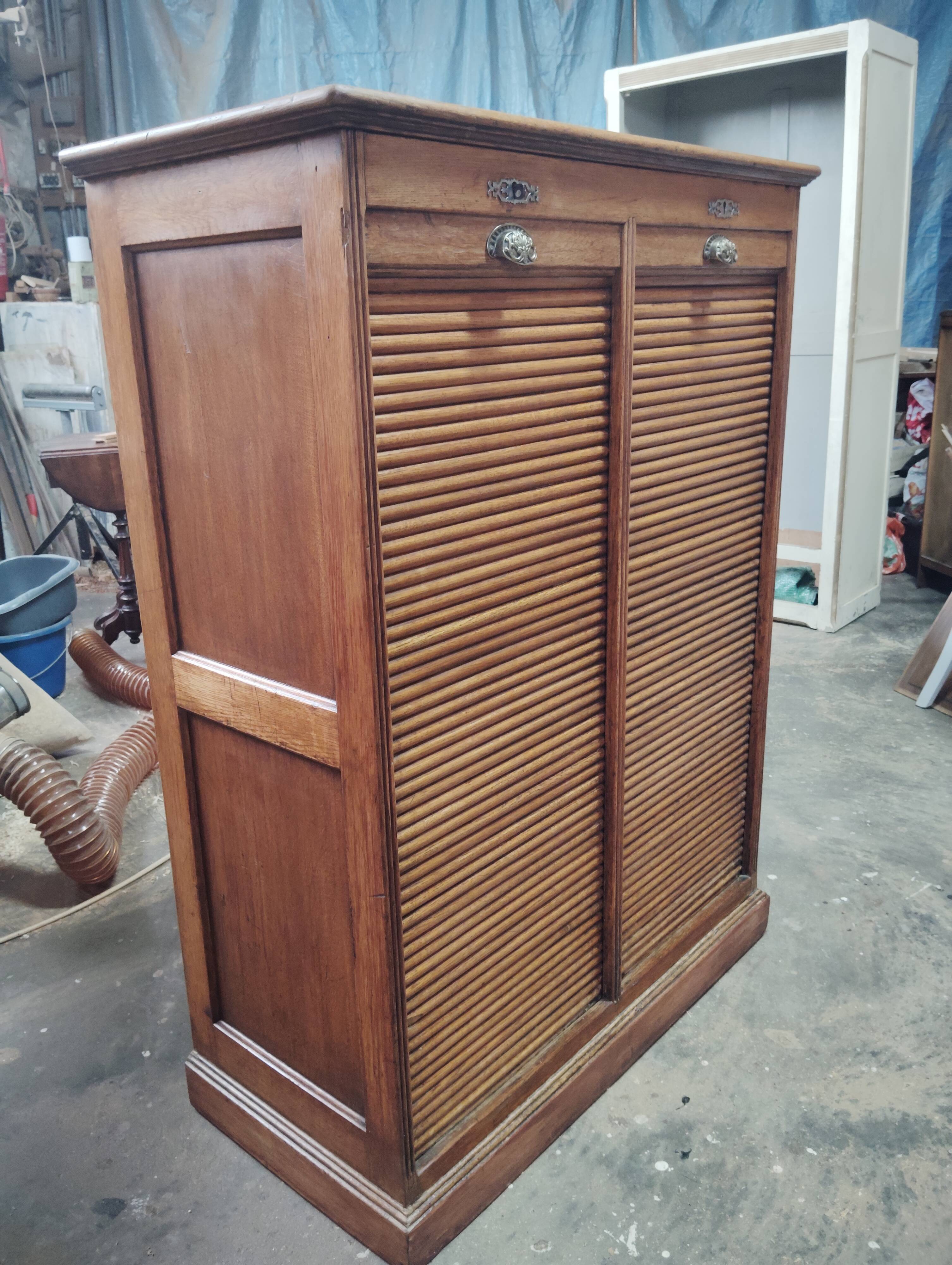 Double curtain cabinet in oak "notary's furniture"