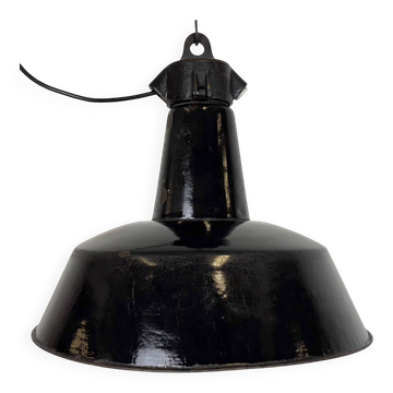 Suspension industrielle en tôle émaillée noire et fonte, années 1950