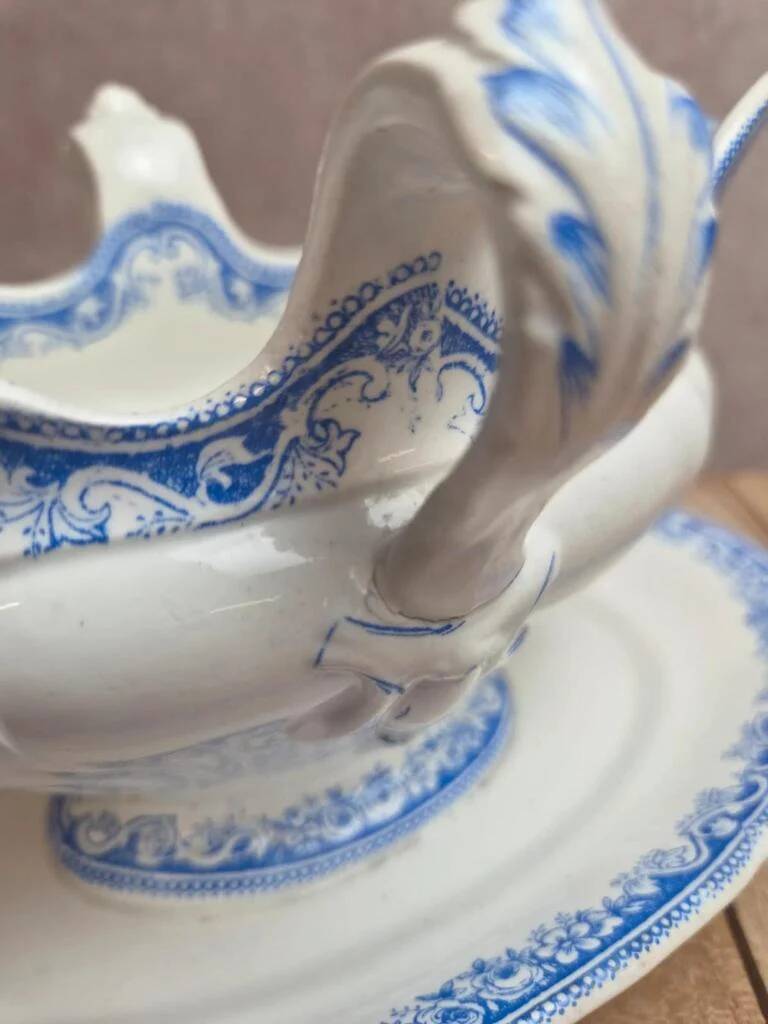 Antique sauce boat Jules Vieillard & Cie Bordeaux – Garland model - Fine earthenware 19th century