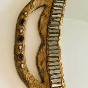 Miroir en papier mâché, incrustations et marqueterie de miroirs