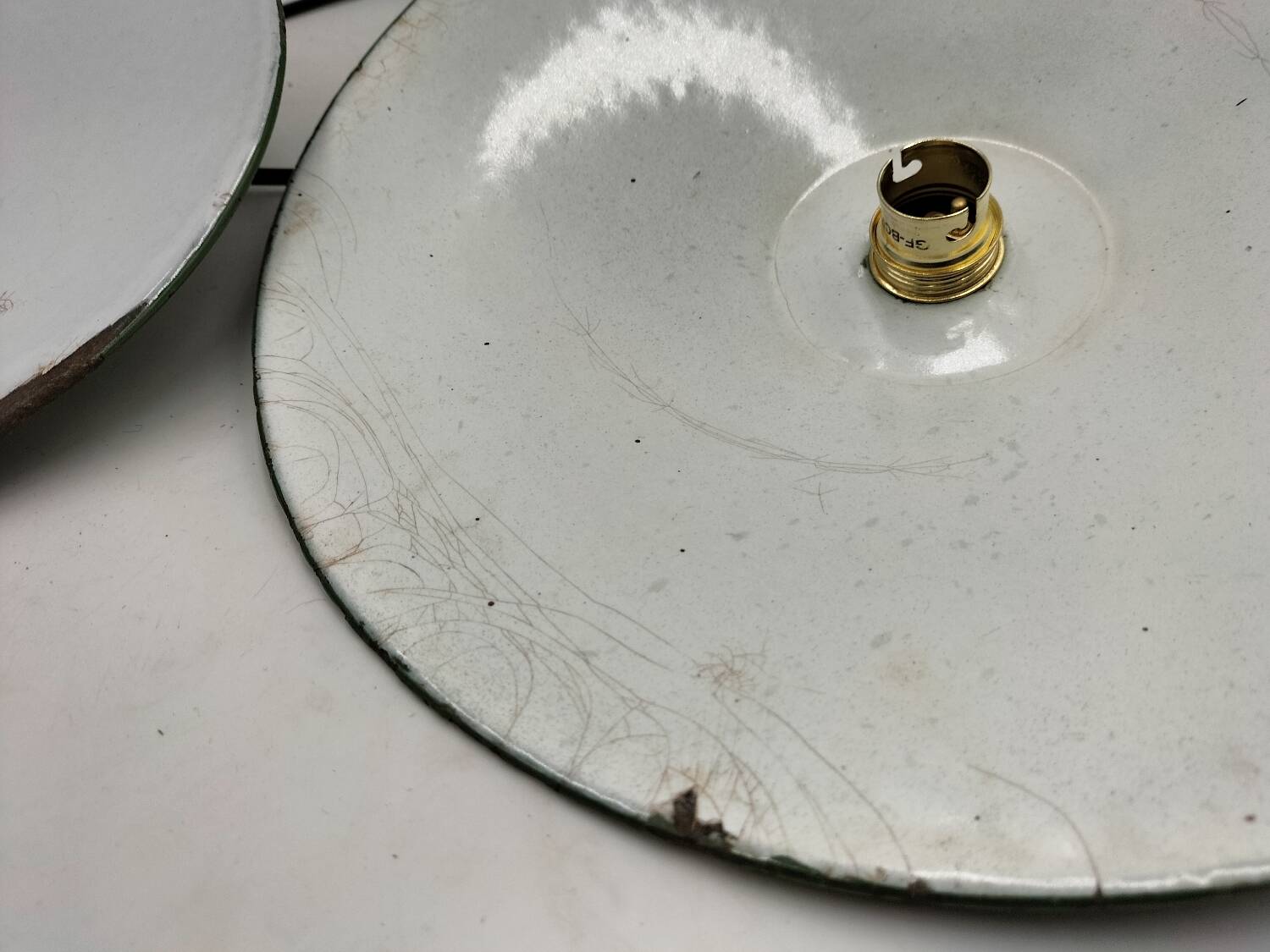 Enamelled sheet metal suspensions