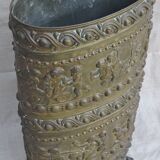 UMBRELLA HOLDER in copper with decoration in repelled CHERUBIN PUTTI ANGELOT, copperware XIX th century