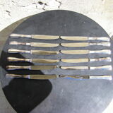 Box twelve St Médard knives.