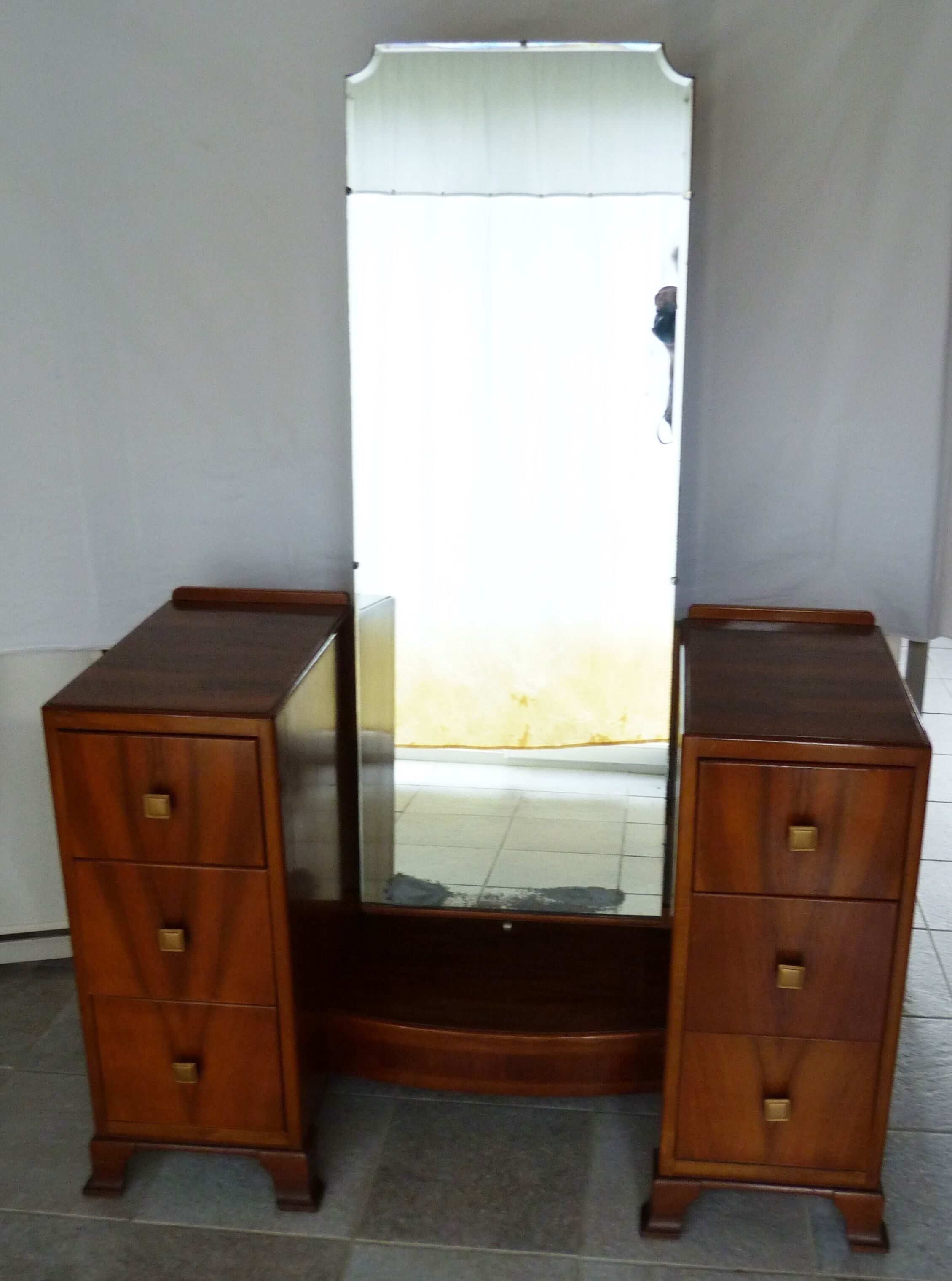 Art Deco hairdresser