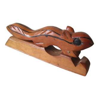 Ancien casse noix casse noisette écureuil en bois sculpté