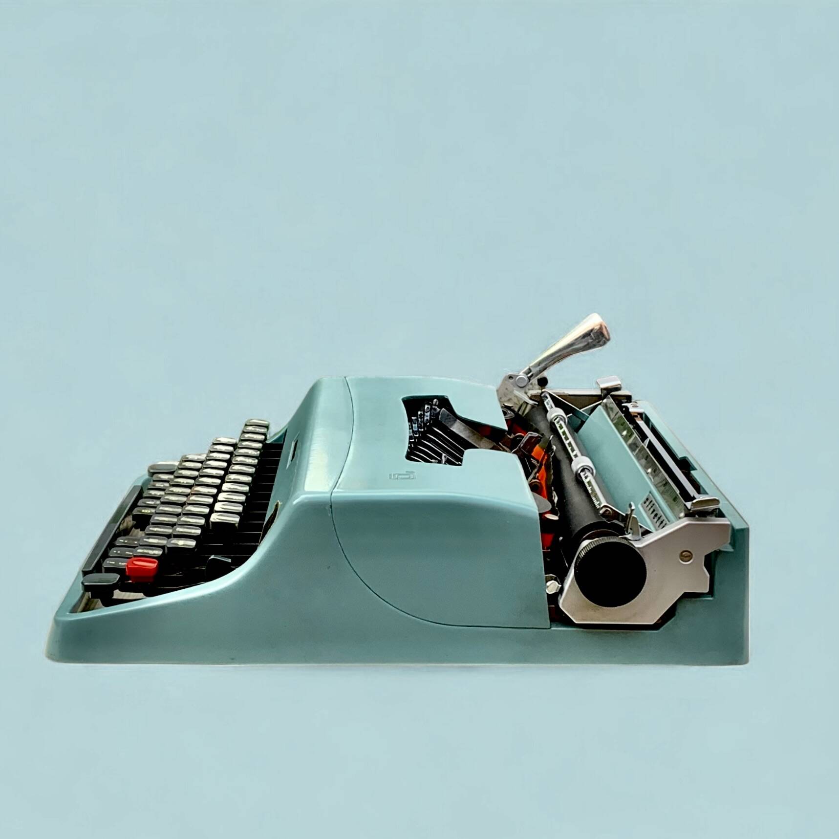 Olivetti Lettera 32 typewriter