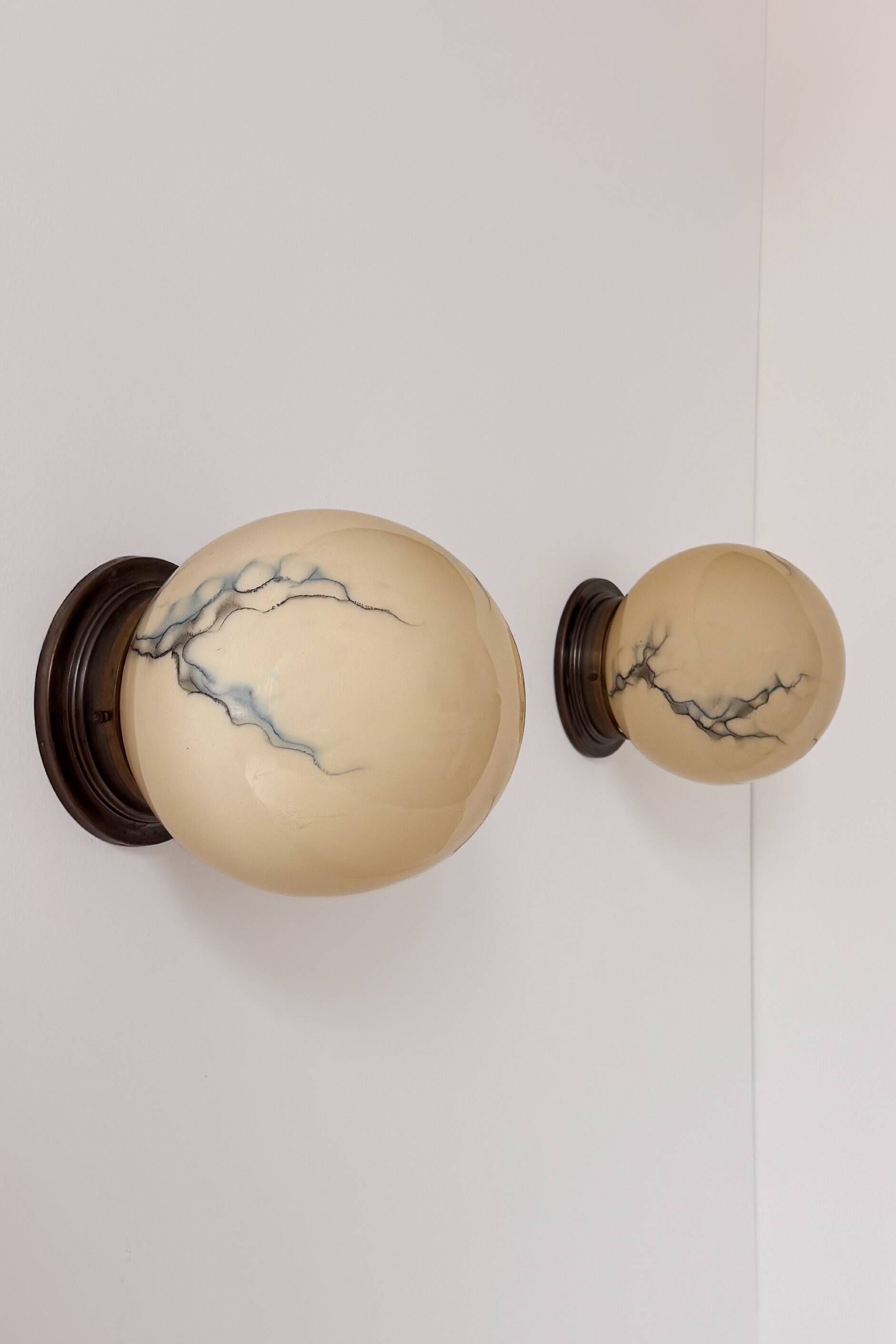 Pair of vintage wall lights, brass and "marbled" opaline, France, 1940.
