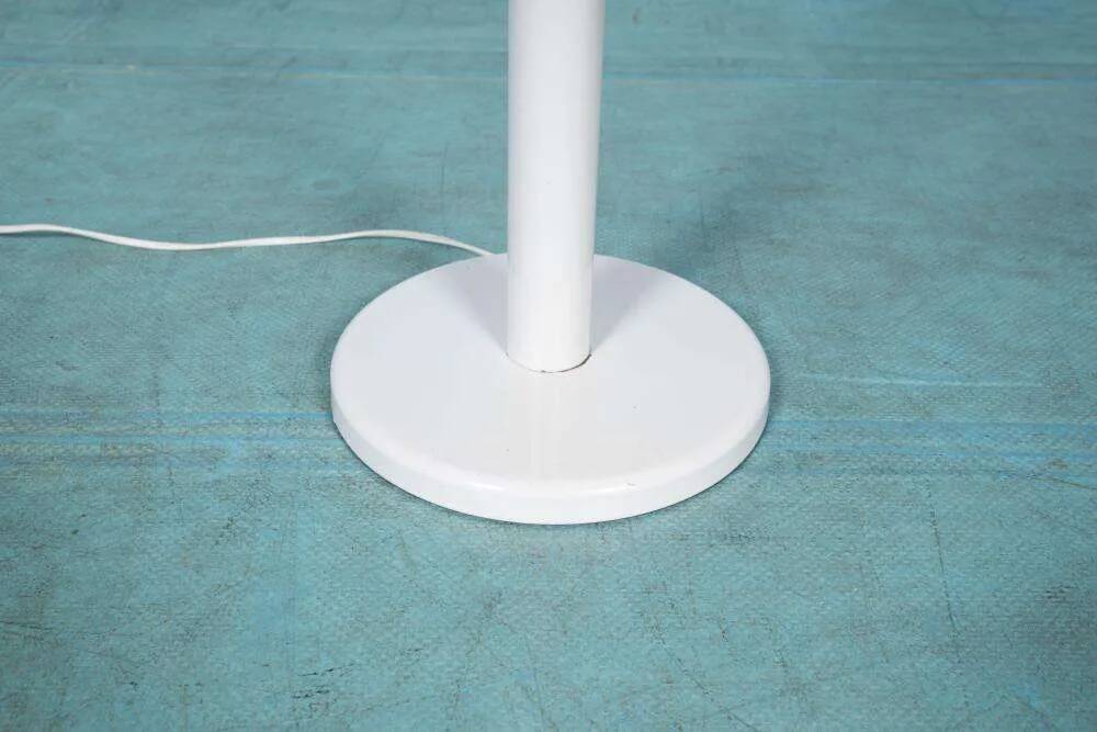 Minimalist floor lamp cascade space age white
