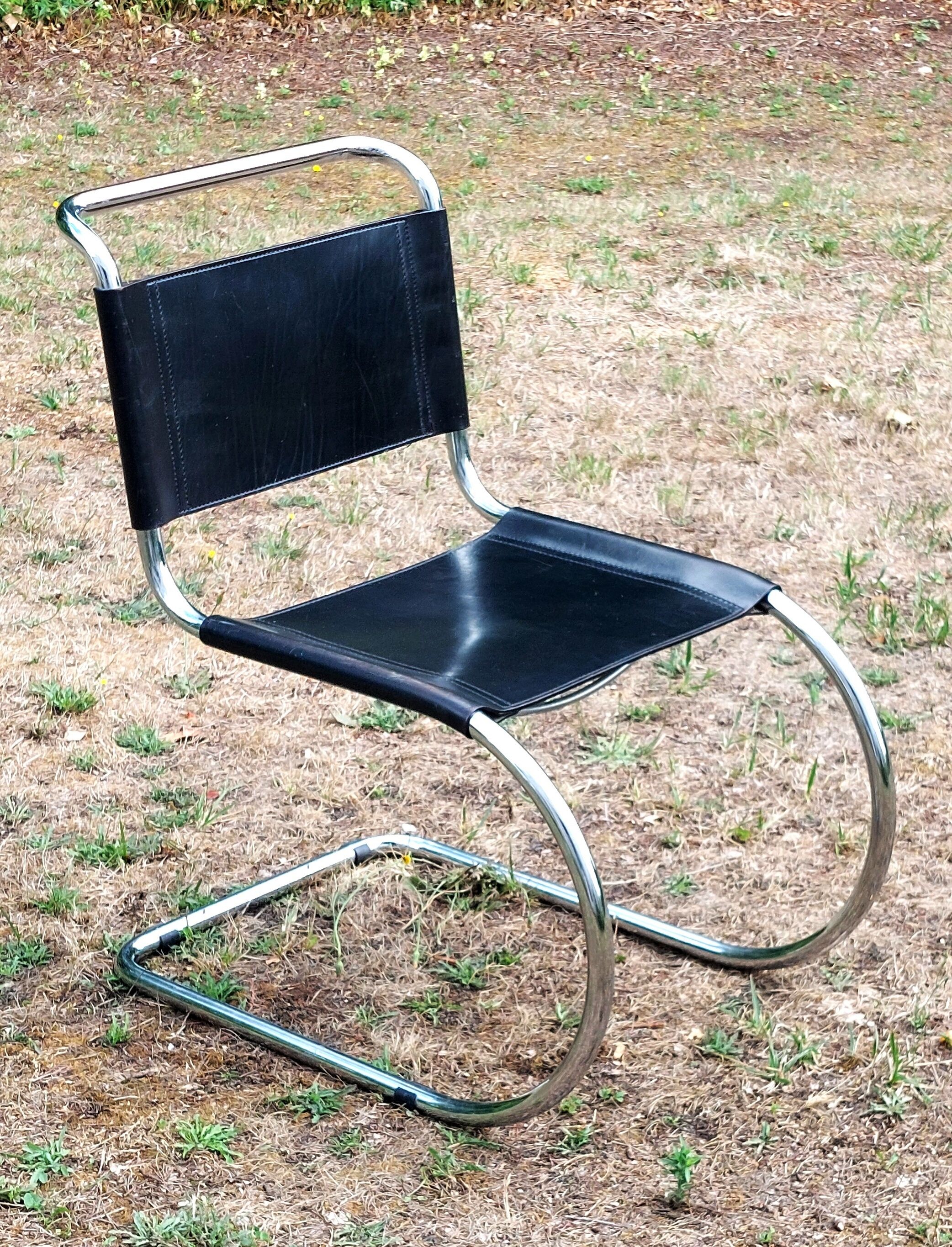 Lot de 4 chaises design Mies Van Der Rohe, édition années 80