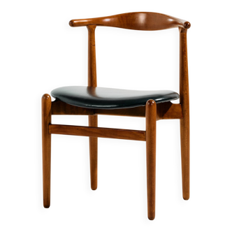 Restored dining chair FH708 by Hans J. Wegner
