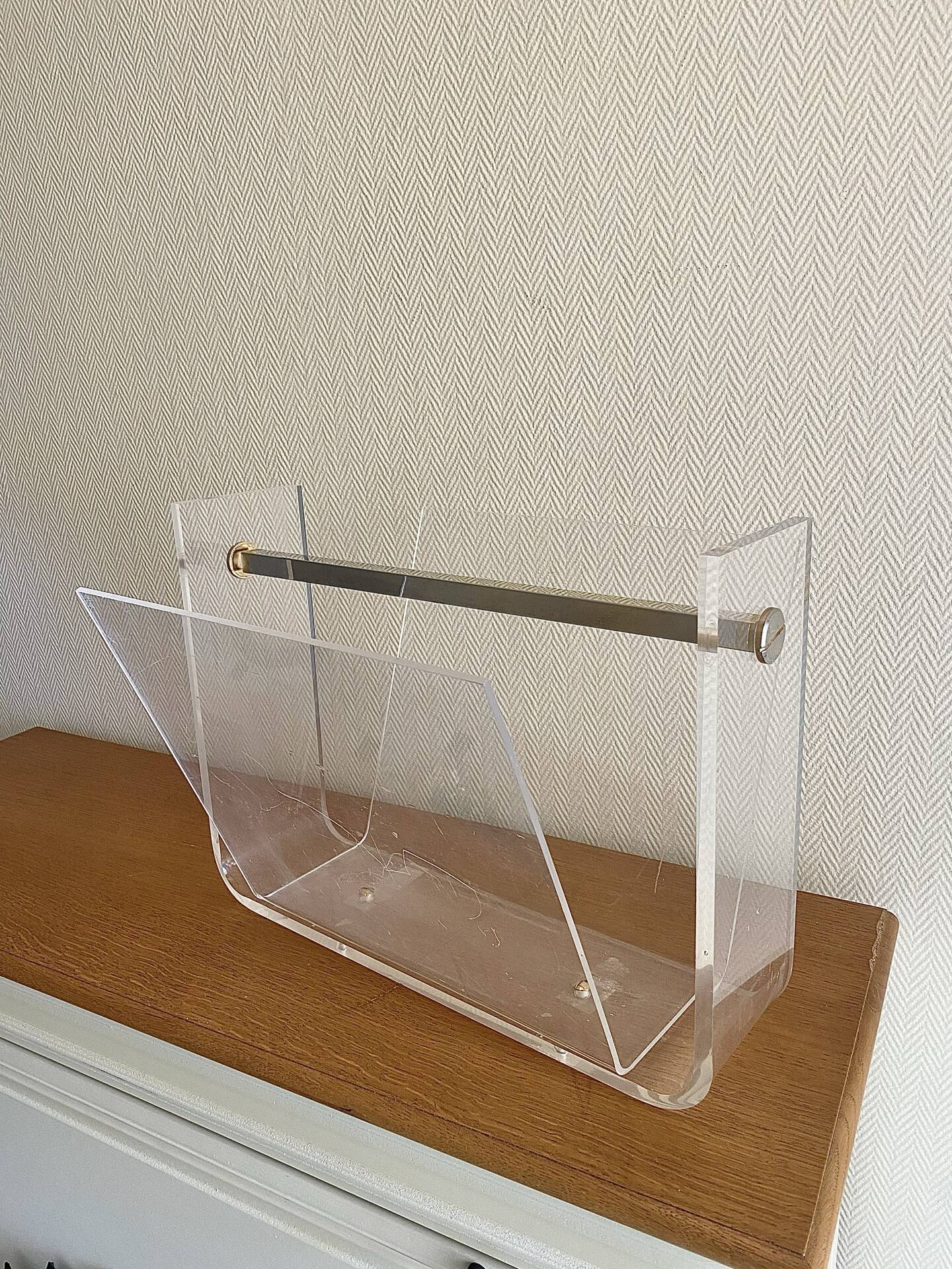 Vintage magazine rack in plexiglass by David Lange.