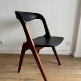 Chaise Vamo Sønderborg Sonja en teck et skaï noir, par Johannes Andersen