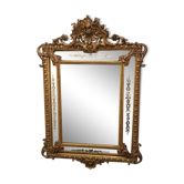 Mirror with parecloses