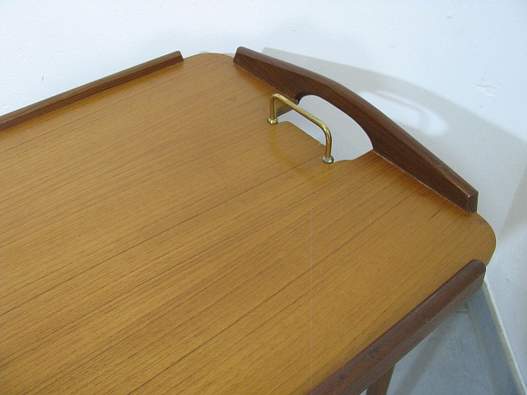 Table d'appoint plateau de service Aase Dreieri Ganddal Norvège  en teck et chêne années 1960