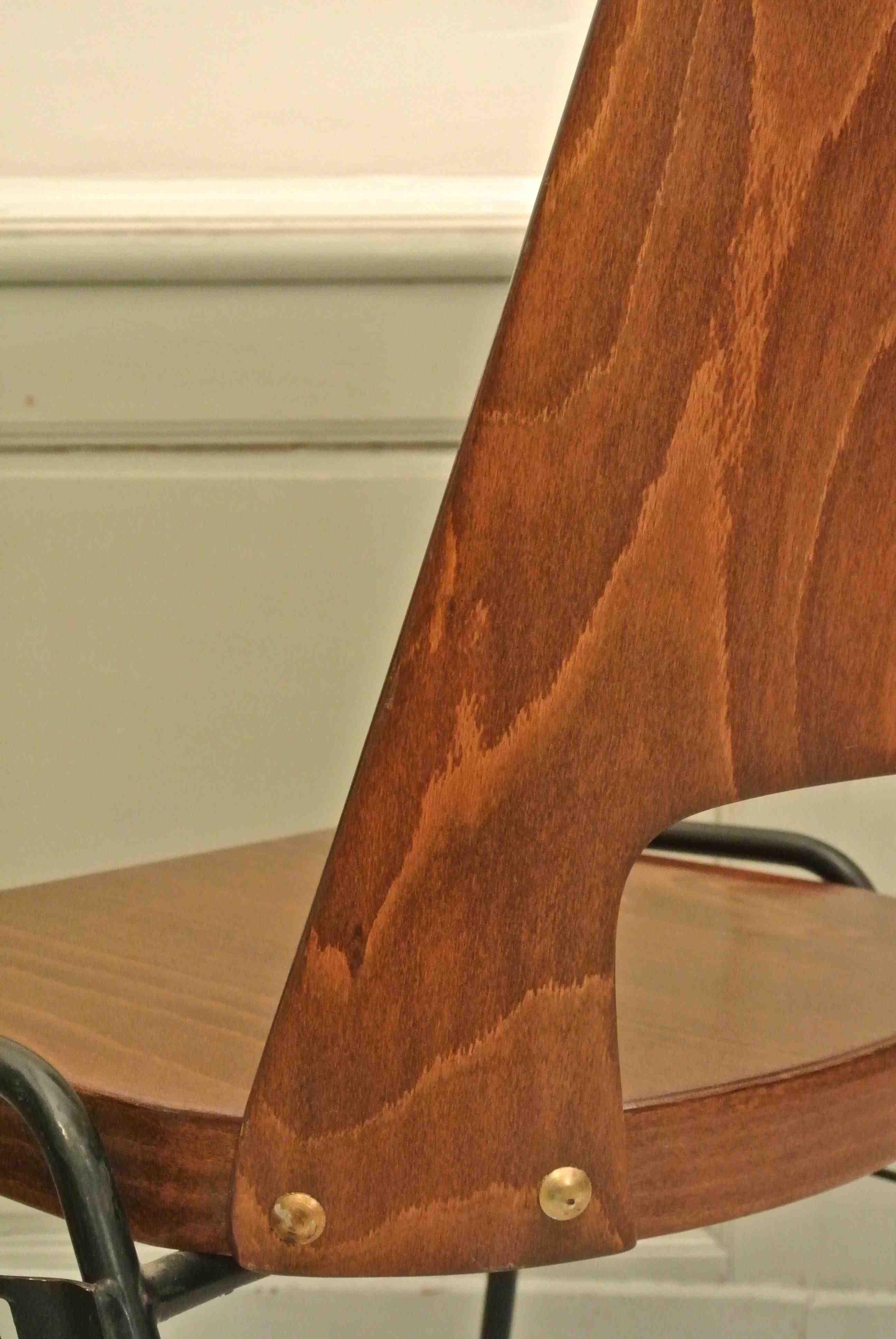 Chaise Baumann pieds métal